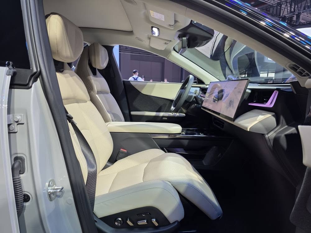 Mazda EZ-60 ra mắt, SUV điện thách thức Tesla Model Y Mazda EZ-60 ra mắt, SUV điện thách thức Tesla Model Y