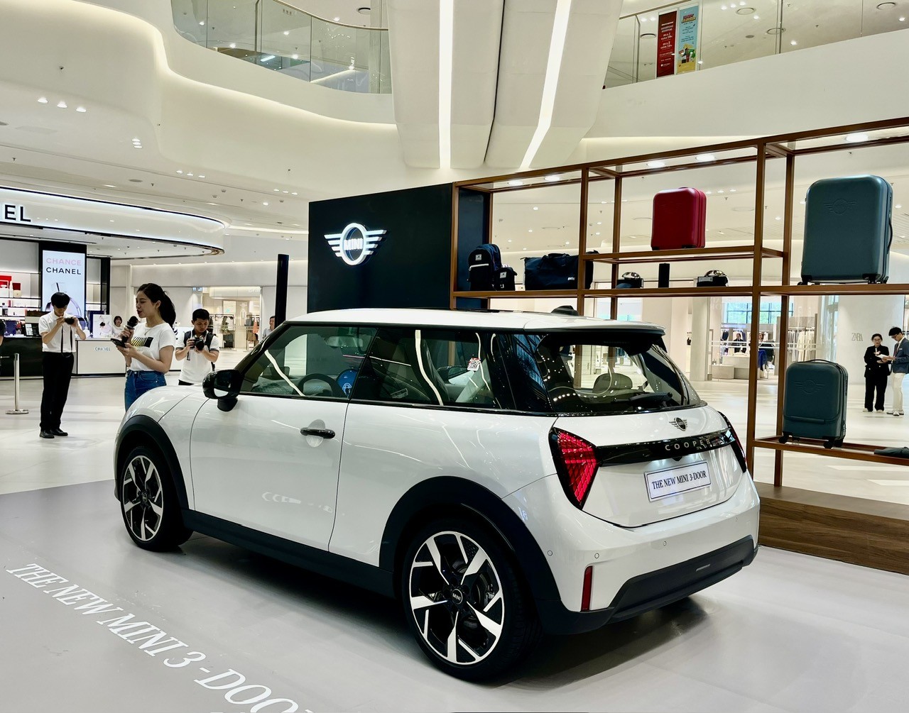 Bộ đôi Mini Cooper S 3 cửa và 5 cửa thế hệ mới ra mắt, giá từ 2,099 tỷ