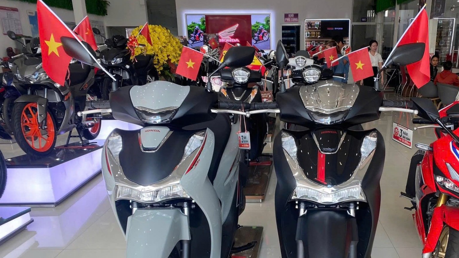 Xe máy Honda SH giảm 25 triệu tại đại lý, thấp hơn giá niêm yết