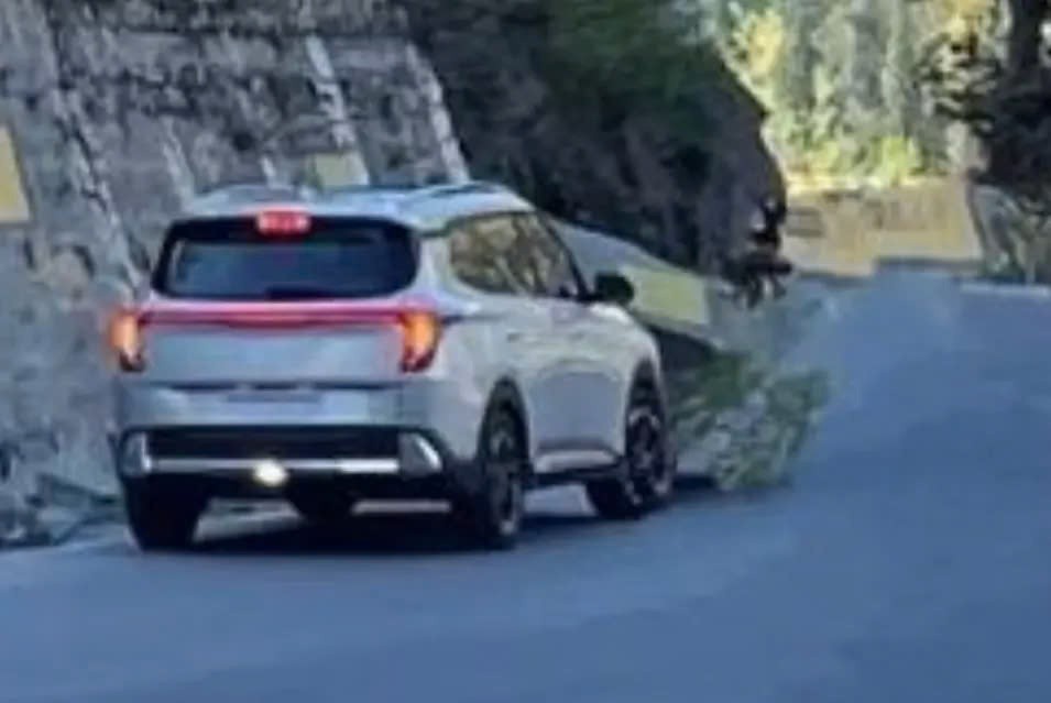 Kia Carens phiên bản nâng cấp chính thức lộ diện, có thêm hệ thống ADAS Kia Carens phiên bản nâng cấp ra mắt