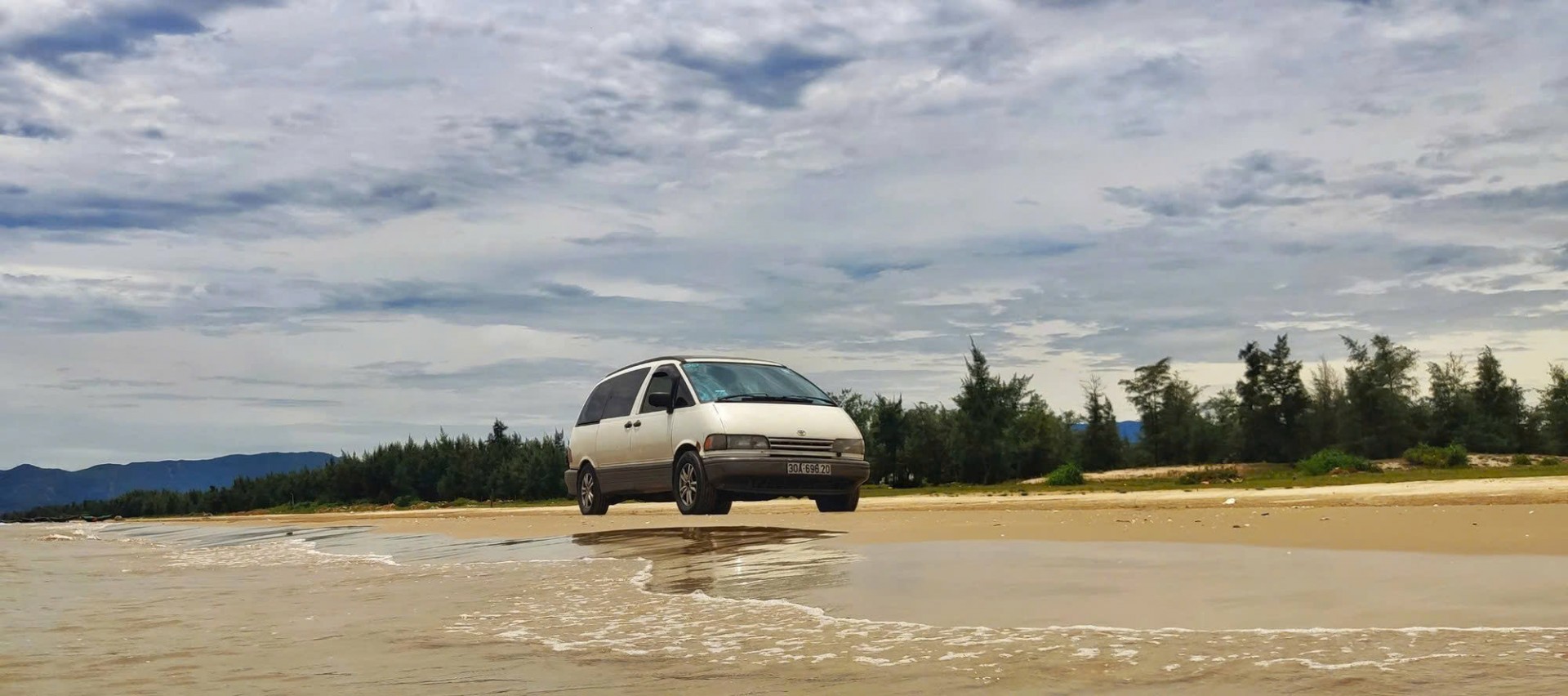 'Nồi đồng cối đá' Toyota Previa – 35 tuổi vẫn lên rừng xuống biển Toyota Previa sản xuất năm 1990