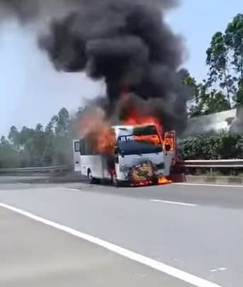 Cháy xe tang trên cao tốc Nội Bài - Lào Cai giữa thời tiết nắng nóng cháy xe tang trên cao tốc Nội Bài - Lào Cai