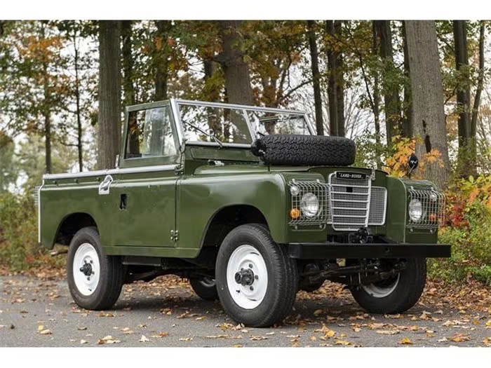 Land Rover hơn 50 tuổi tân trang lại bán giá 900 triệu đồng Land Rover hơn 50 tuổi