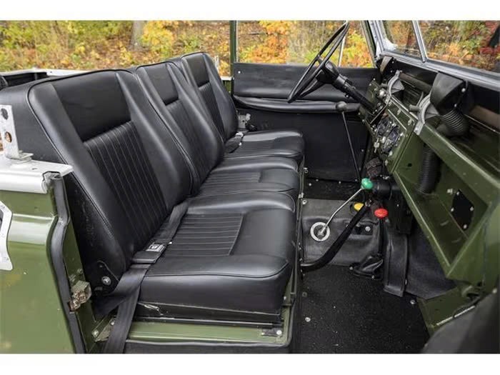Land Rover hơn 50 tuổi tân trang lại bán giá 900 triệu đồng Land Rover hơn 50 tuổi