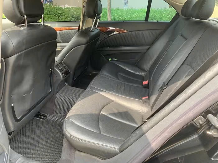 Mercedes-Benz E240 21 tuổi bán giá rẻ ngang Honda SH xe sang Mercedes-Benz E240 21 năm tuổi đang được chào bán với giá rẻ