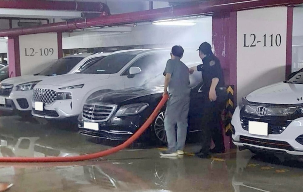Ca sĩ Duy Mạnh rút đơn kiện sau vụ cháy ô tô, khẳng định không hành động vì tiền Ca sĩ Duy Mạnh rút đơn kiện sau vụ cháy ô tô