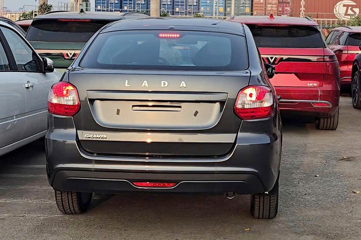 Xe Lada cập cảng, thị trường ôtô Việt Nam có thêm lựa chọn giá “mềm” Lô xe Lada đầu tiên về Việt Nam.