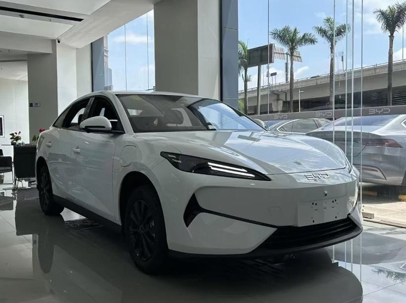 BYD e7 - Mẫu sedan điện giá rẻ nhất nhì phân khúc xuất hiện tại các đại lý ở Trung Quốc sedan điện giá rẻ BYD e7