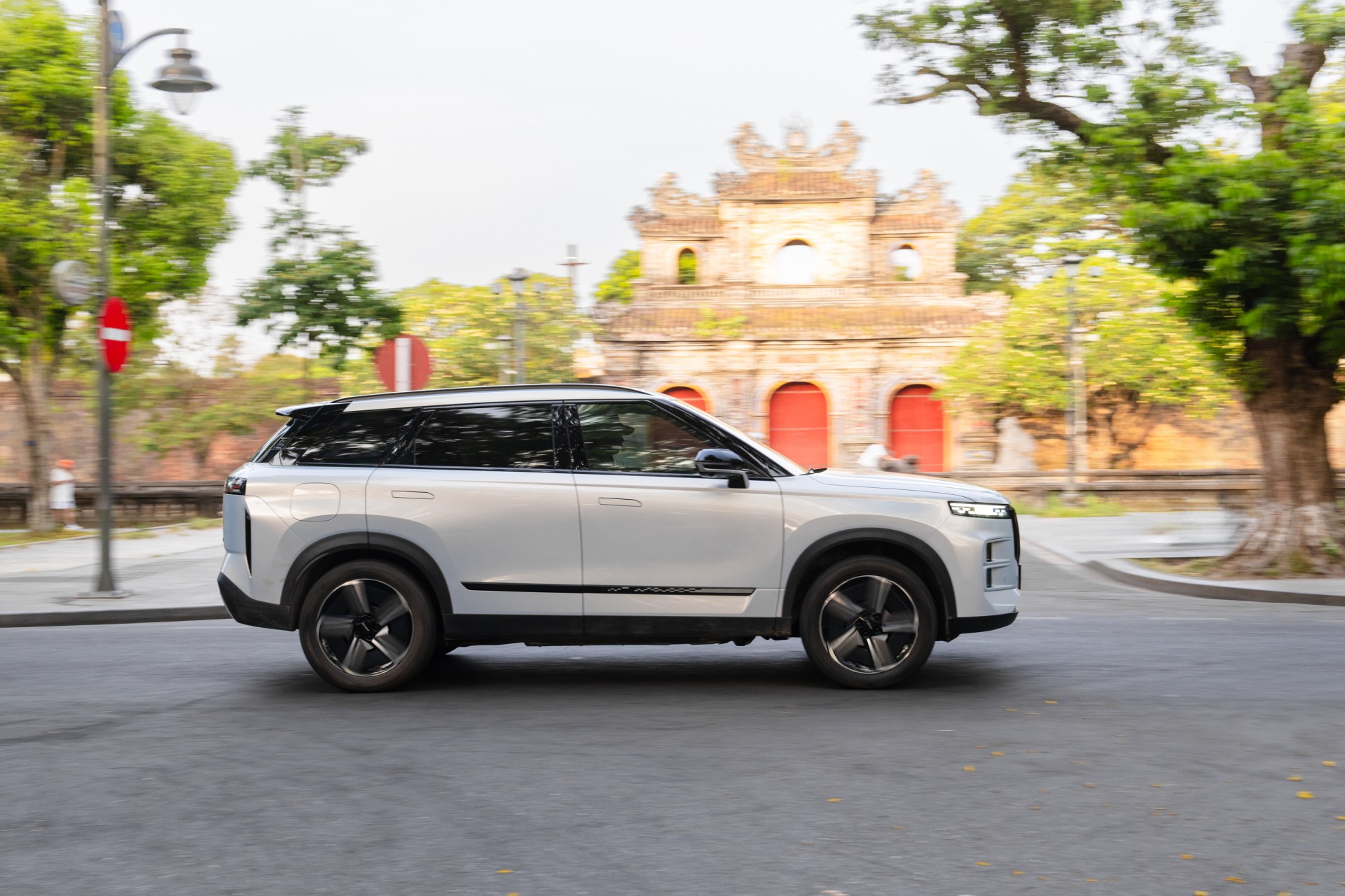 Đánh giá thực tế Jeacoo J7 PHEV: 1.300 km và cái gật đầu thuyết phục Đánh giá thực tế Jeacoo J7 PHEV: 1.300 km và cái gật đầu thuyết phục