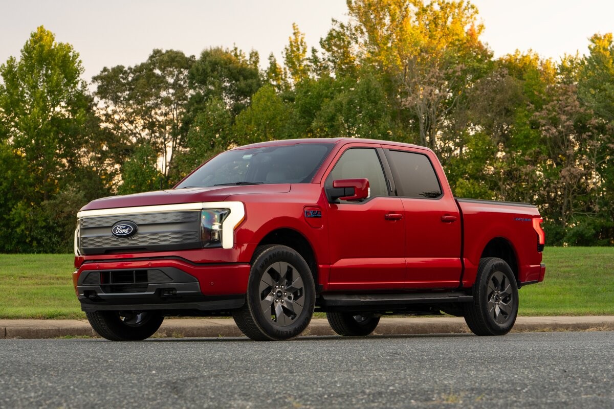 Tesla Cybertruck mất vị trí xe bán tải điện bán chạy nhất vào tay Ford F-150 Lightning Sự sụt giảm của Tesla Cybertruck đã khiến Ford F-150 Lightning giành lại vị trí số 1