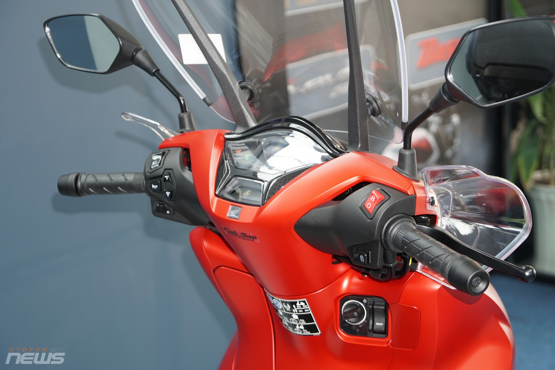 Honda SH 350i 2025 nhập Ý về nước, có khác biệt so với bản Việt?