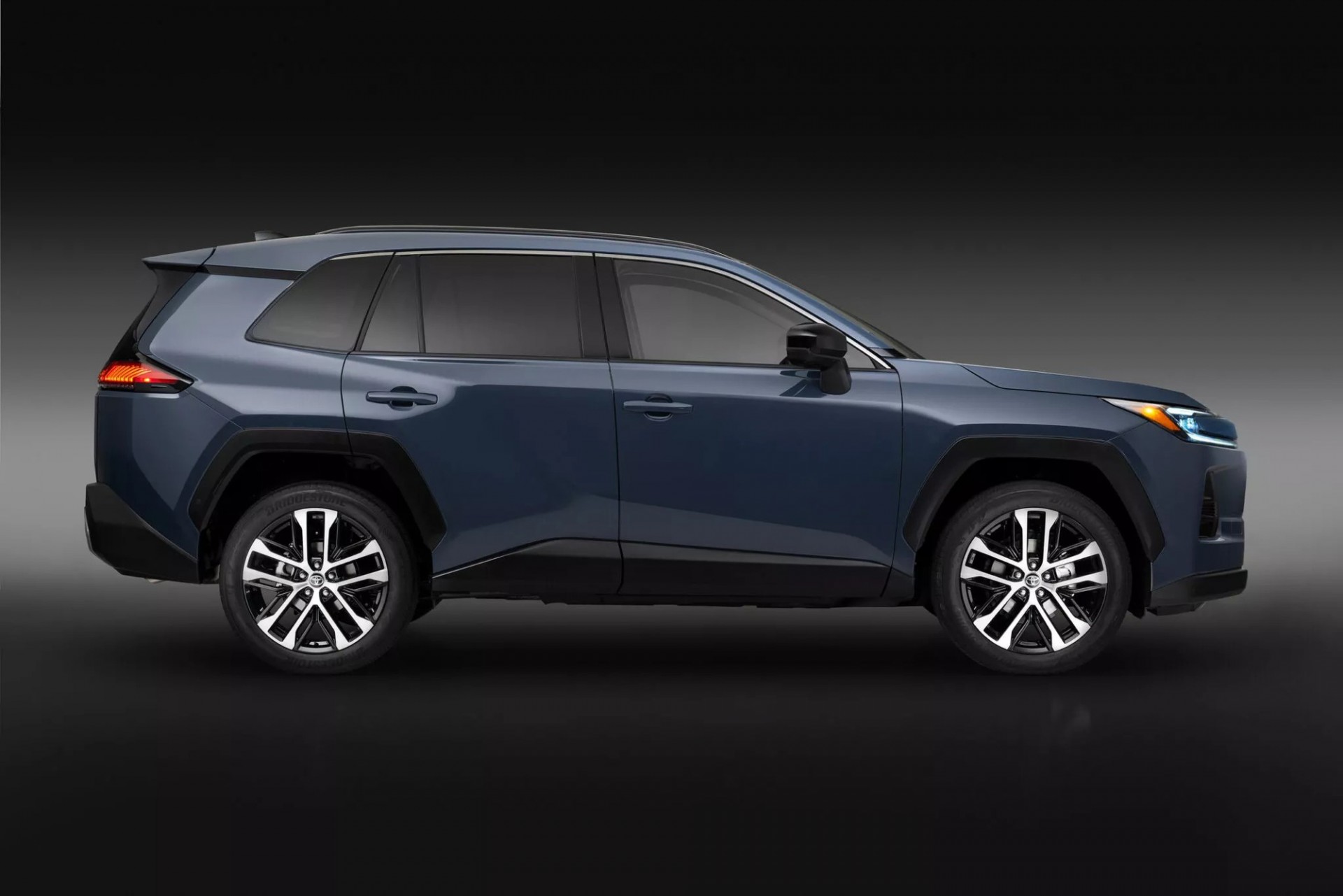 Toyota RAV4 2026 có thêm bản GR Sport, chuyển sang động cơ hybrid Toyota RAV4 2026 có thêm bản GR Sport, chuyển sang động cơ hybrid