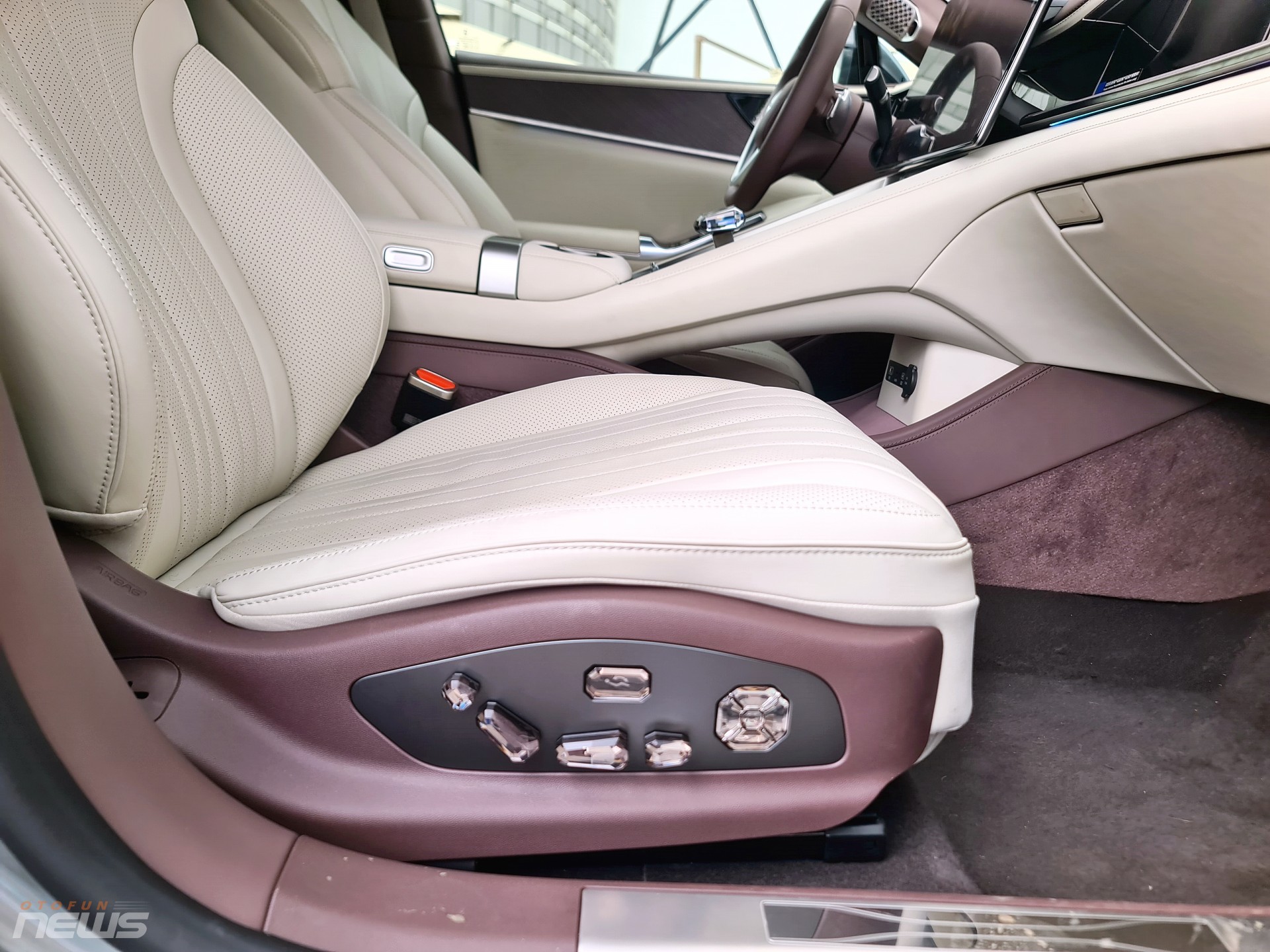 Xe điện Denza Z9 GT có thể xoay tại chỗ, đi ngang như cua xuất hiện tại Việt Nam Xe điện Denza Z9 GT có thể xoay tại chỗ, đi ngang như cua xuất hiện tại Việt Nam