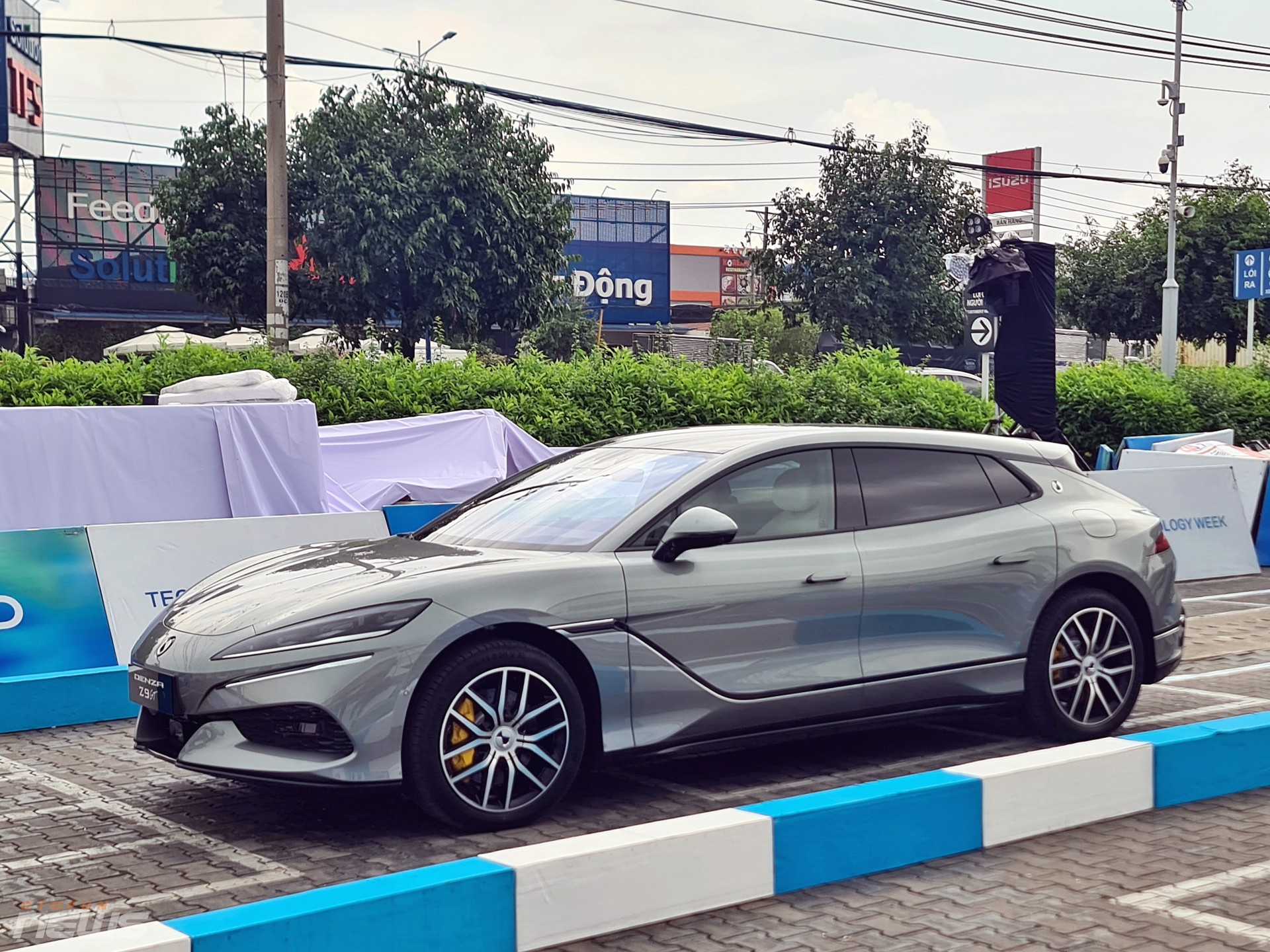 Denzda Z9 GT xe điện có thể xoay tại chỗ, đi ngang như cua xuất hiện tại Việt Nam Denzda Z9 GT xe điện có thể xoay tại chỗ, đi ngang như cua xuất hiện tại Việt Nam