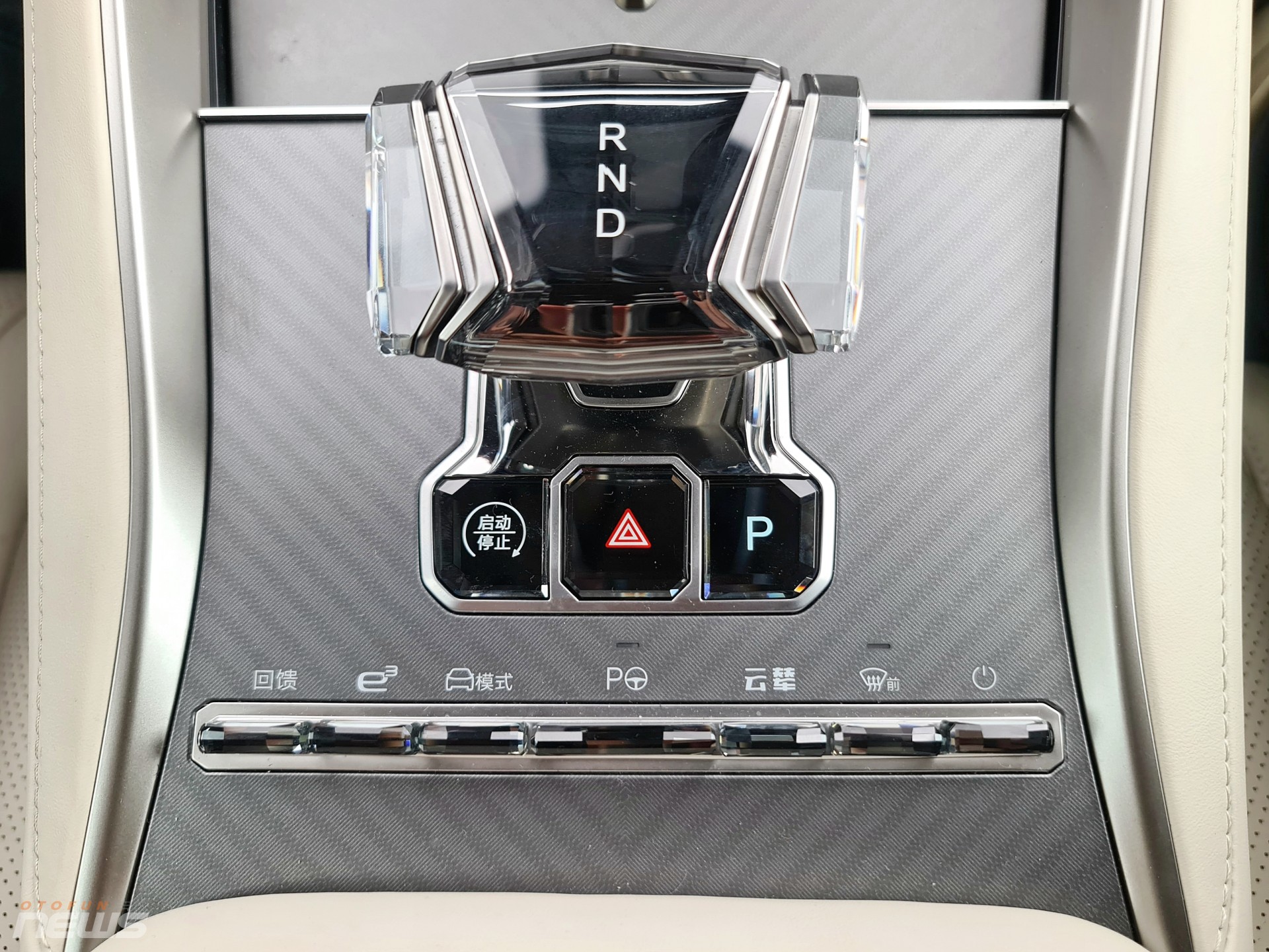 Xe điện Denza Z9 GT có thể xoay tại chỗ, đi ngang như cua xuất hiện tại Việt Nam Xe điện Denza Z9 GT có thể xoay tại chỗ, đi ngang như cua xuất hiện tại Việt Nam