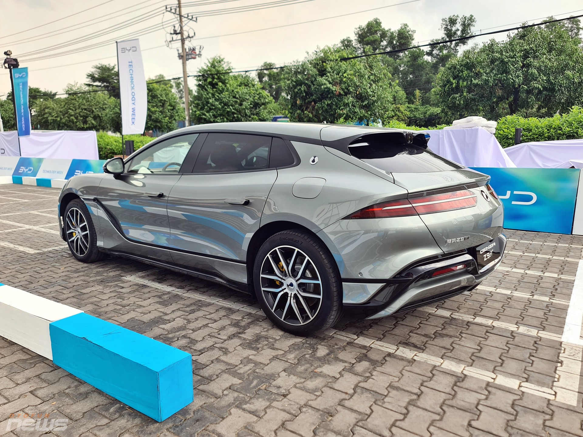 Xe điện Denza Z9 GT có thể xoay tại chỗ, đi ngang như cua xuất hiện tại Việt Nam Xe điện Denza Z9 GT có thể xoay tại chỗ, đi ngang như cua xuất hiện tại Việt Nam