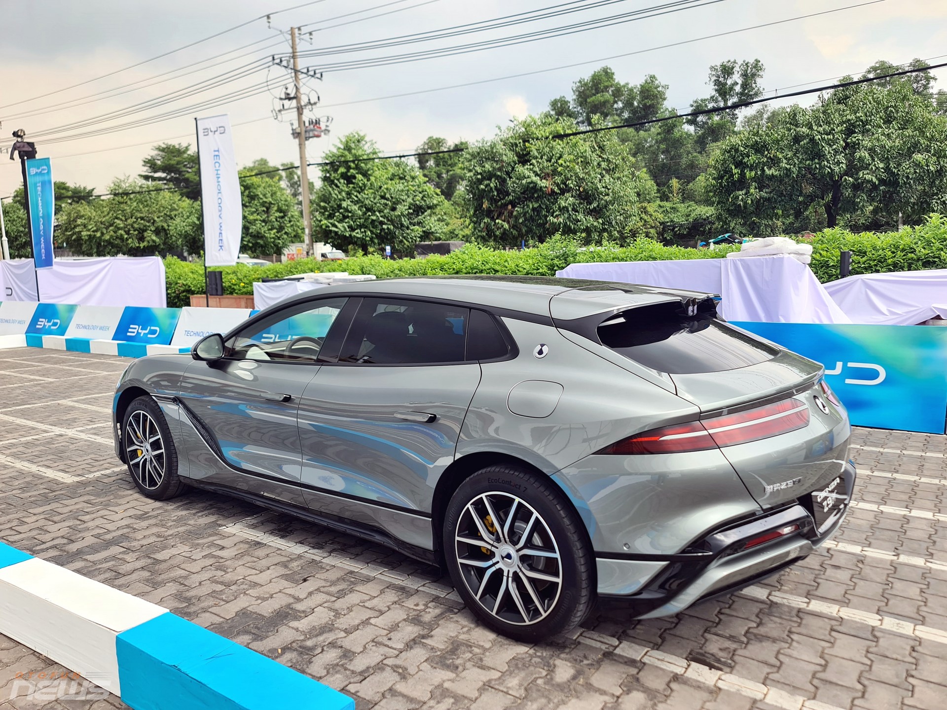 Xe điện Denza Z9 GT có thể xoay tại chỗ, đi ngang như cua xuất hiện tại Việt Nam Xe điện Denza Z9 GT có thể xoay tại chỗ, đi ngang như cua xuất hiện tại Việt Nam
