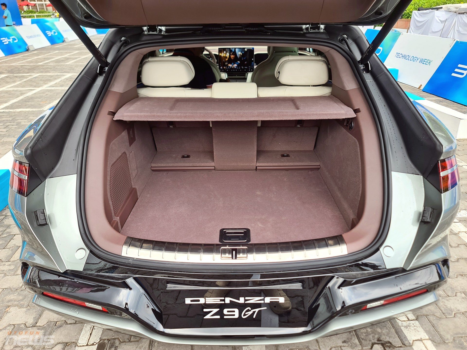 Xe điện Denza Z9 GT có thể xoay tại chỗ, đi ngang như cua xuất hiện tại Việt Nam Xe điện Denza Z9 GT có thể xoay tại chỗ, đi ngang như cua xuất hiện tại Việt Nam