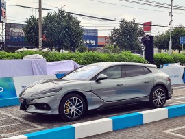 Xe điện Denza Z9 GT có thể xoay tại chỗ, đi ngang như cua xuất hiện tại Việt Nam