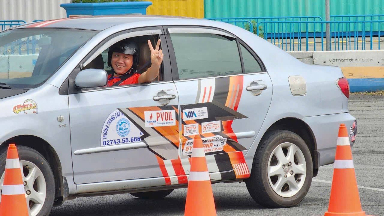 Thầy dạy lái xe thi gymkhana Đặng Công Minh: Gymkhana giúp kết nối anh em đam mê đua xe thể thao Thầy dạy lái xe thi gymkhana Đặng Công Minh: Gymkhana giúp kết nối anh em đam mê đua xe thể thao