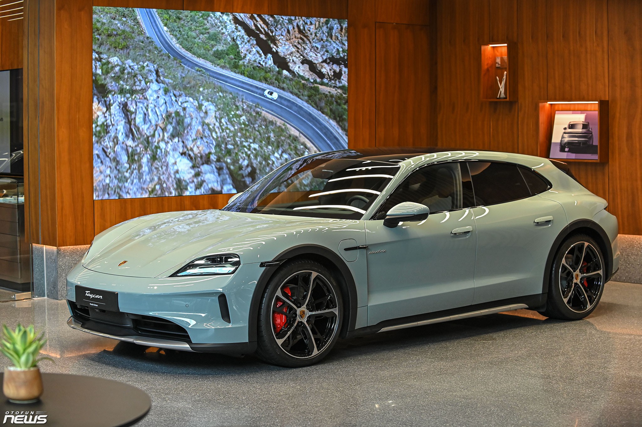 Porsche chưa khai tử Taycan, nhưng thu hẹp lựa chọn khi lượng xe bàn giao giảm 25% Porsche chưa khai tử Taycan, nhưng thu hẹp lựa chọn khi lượng xe bàn giao giảm 25%