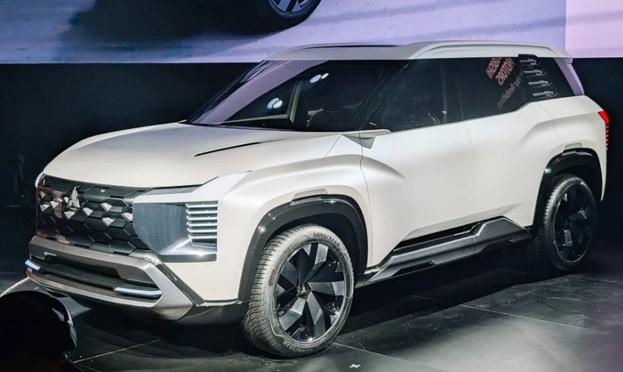 SUV 7 chỗ mới của Mitsubishi là DST Concept sắp ra mắt tại Hà Nội SUV 7 chỗ mới của Mitsubishi là DST Concept sắp ra mắt tại Hà Nội
