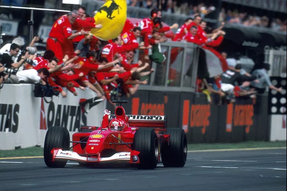 Xe đua Ferrari F2001 của huyền thoại Michael Schumacher được bán đấu giá 470 tỷ đồng bán đấu giá Ferrari F2001