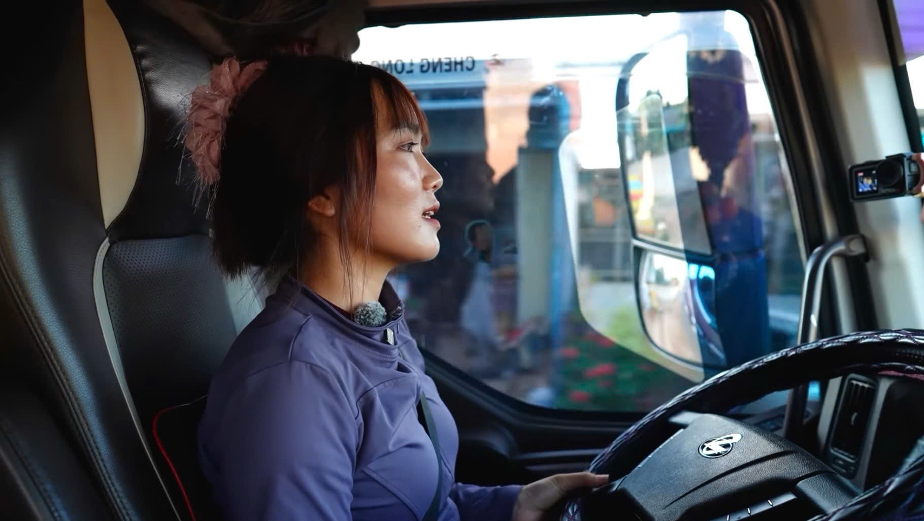 Nữ tài xế Tây Nguyên tải hàng nặng: mình thích bôn ba hơn Nữ tài xế Tây Nguyên tải hàng nặng: mình thích bôn ba hơn