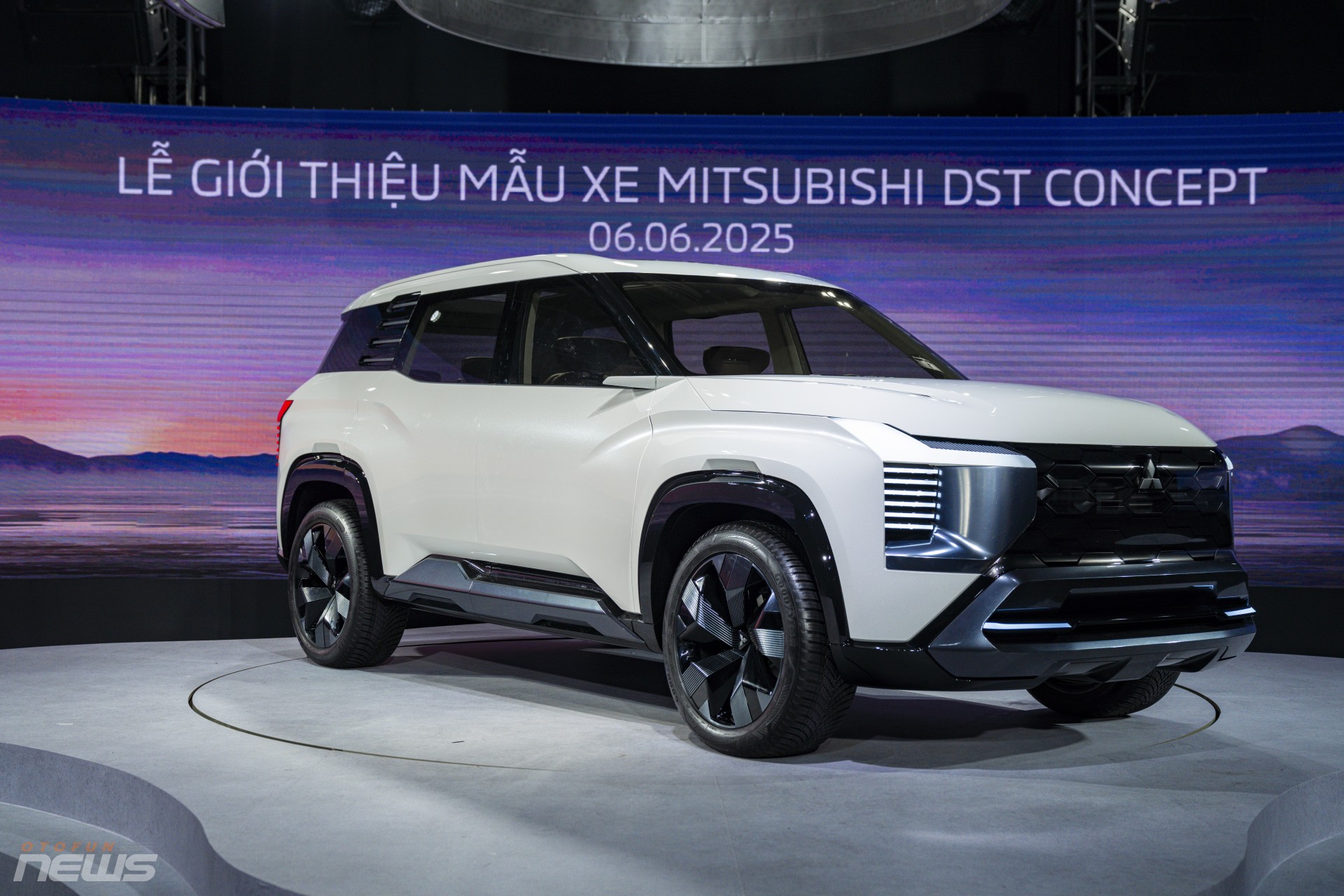 undefined Xem trước SUV 7 chỗ mới thay thế Mitsubishi Outlander