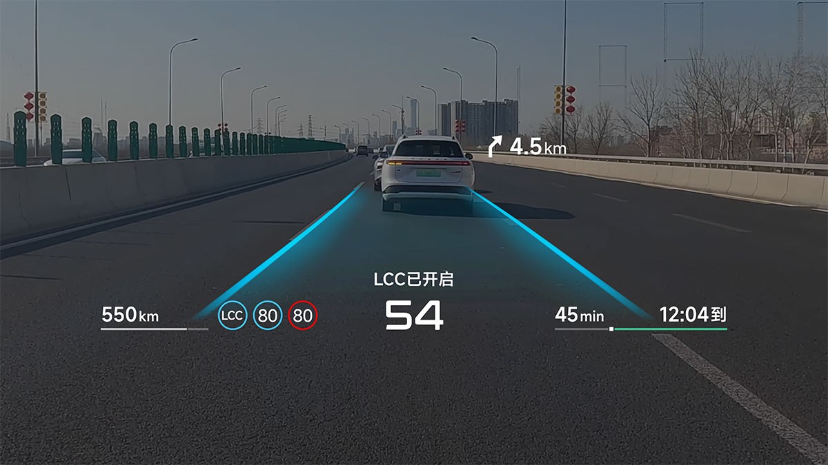 Xpeng vén màn hệ thống HUD tích hợp AI tân tiến được hợp tác phát triển cùng Huawei xe điện Trung Quốc Xpeng G7 trang bị HUD tích hợp AI