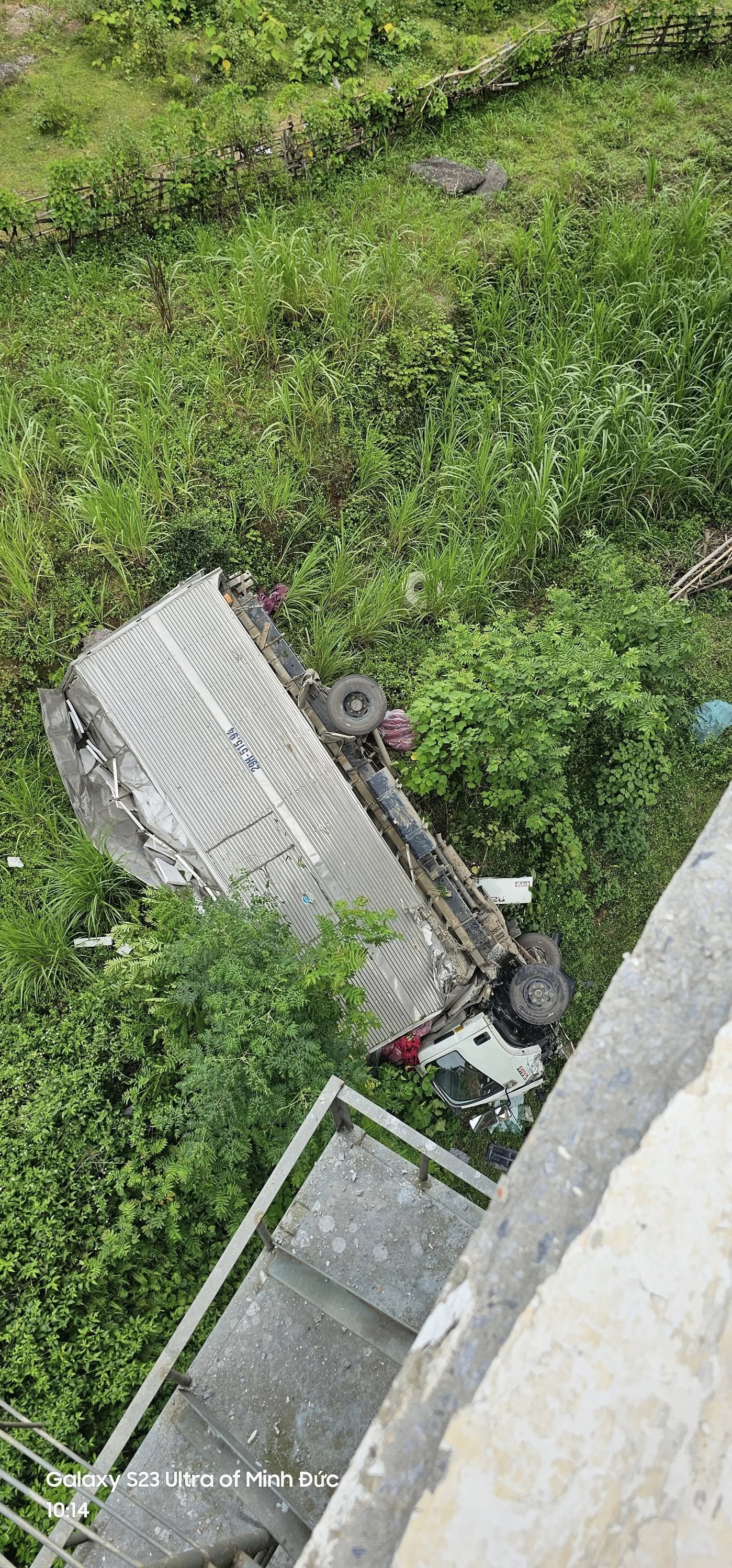 Tai nạn liên hoàn trên cầu dài Cúc Phương sáng 9/6