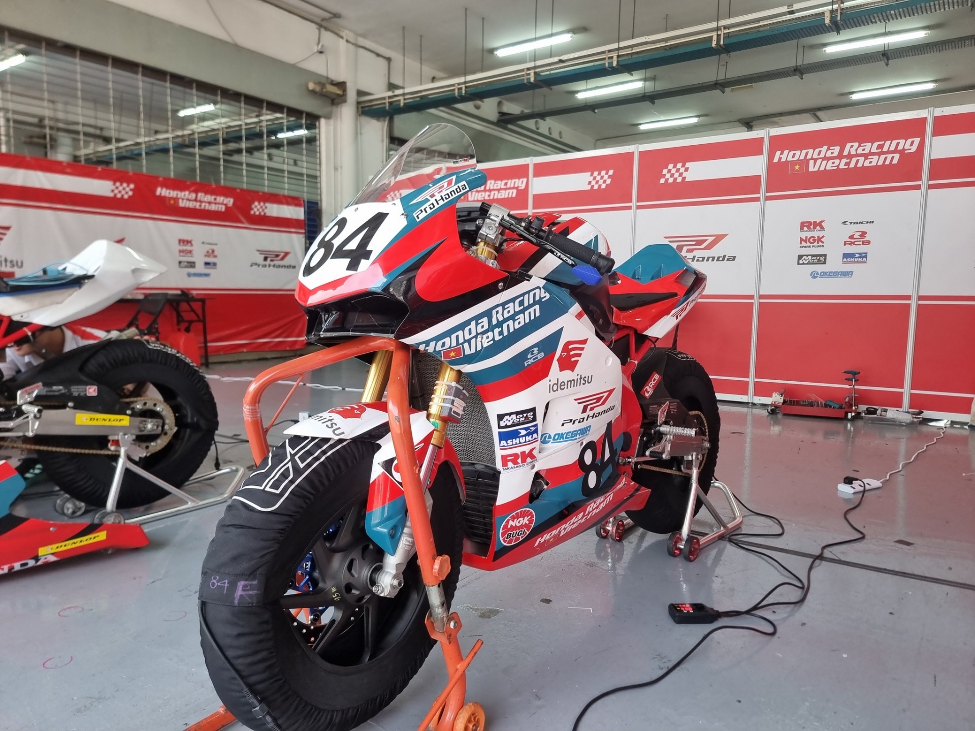 Tâm sự của người cha dành tất cả cuộc đời cho ước mơ đua MotoGP của các con Tâm sự của người cha dành tất cả cuộc đời cho ước mơ đua MotoGP của các con
