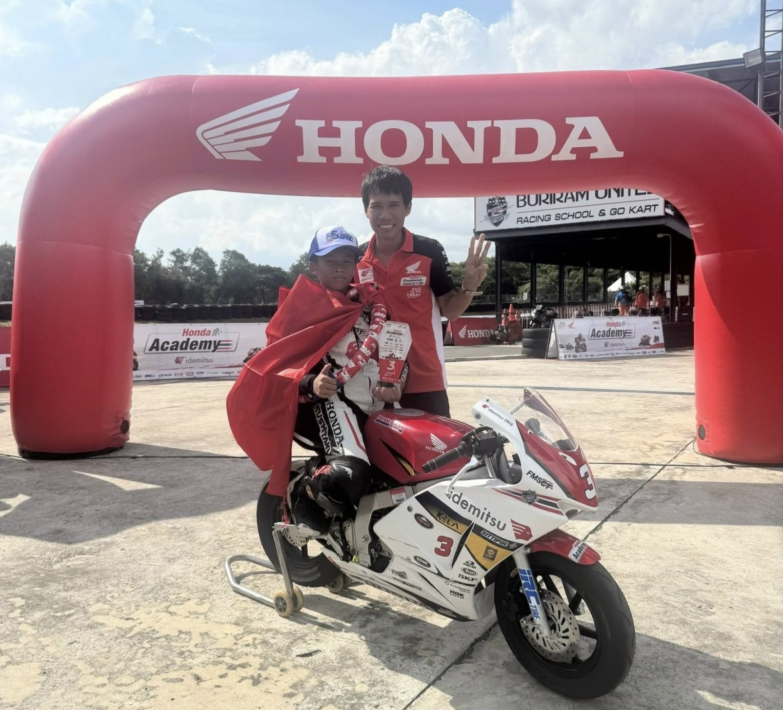 Tâm sự của người cha dành tất cả cuộc đời cho ước mơ đua MotoGP của các con Tâm sự của người cha dành tất cả cuộc đời cho ước mơ đua MotoGP của các con