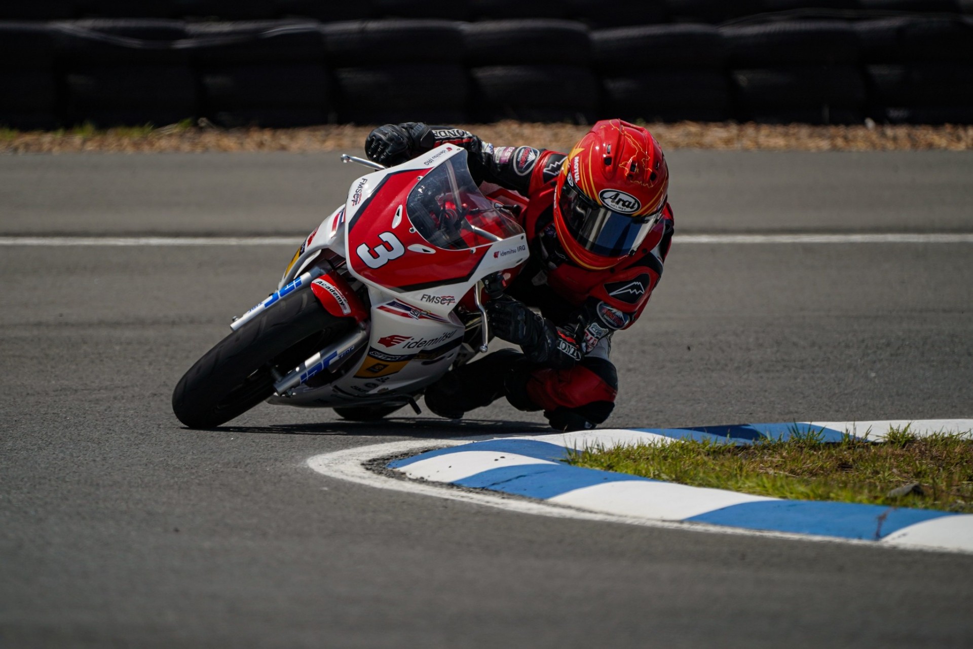 Tâm sự của người cha dành tất cả cuộc đời cho ước mơ đua MotoGP của các con Tâm sự của người cha dành tất cả cuộc đời cho ước mơ đua MotoGP của các con