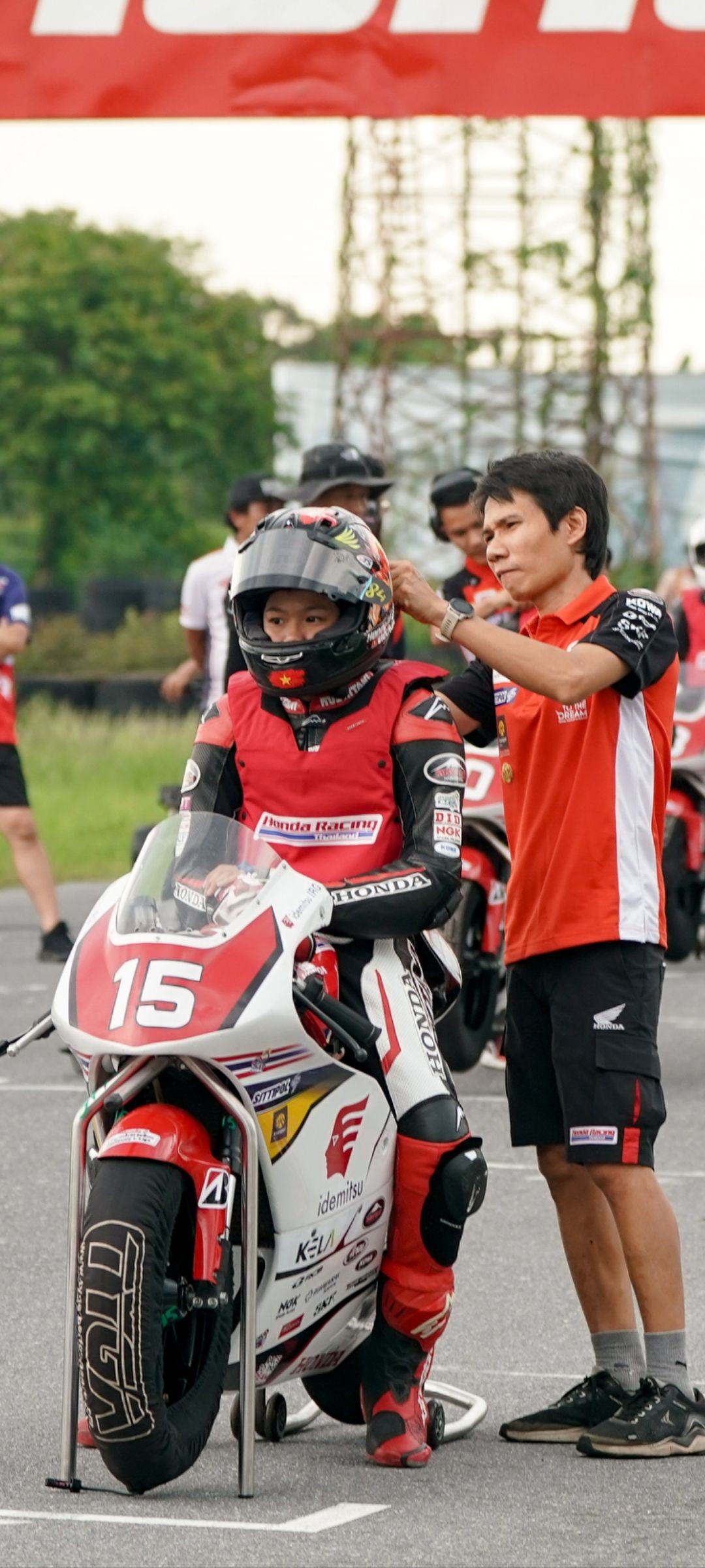 Tâm sự của người cha dành tất cả cuộc đời cho ước mơ đua MotoGP của các con Tâm sự của người cha dành tất cả cuộc đời cho ước mơ đua MotoGP của các con