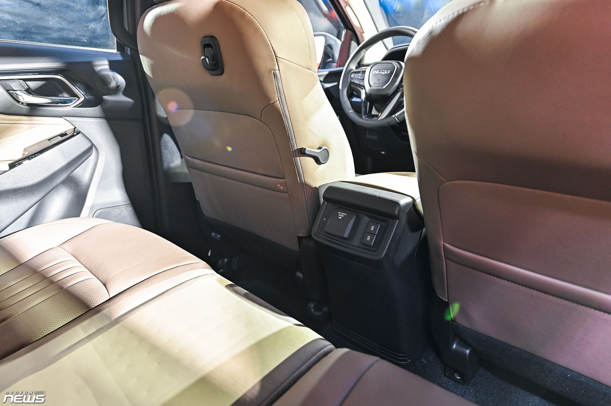 Chi tiết Isuzu mu-X 2025 - 