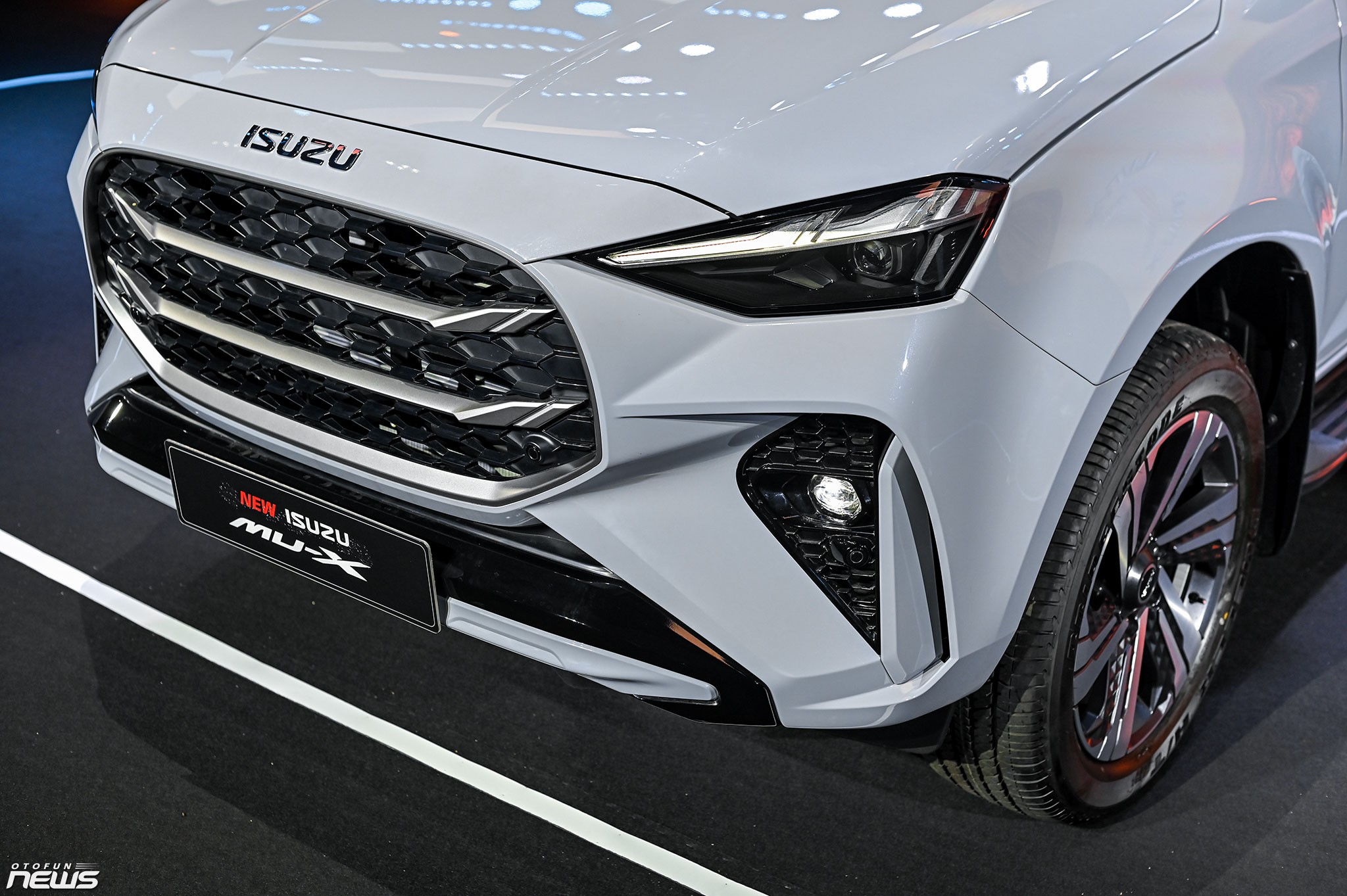 Chi tiết Isuzu mu-X 2025 - 