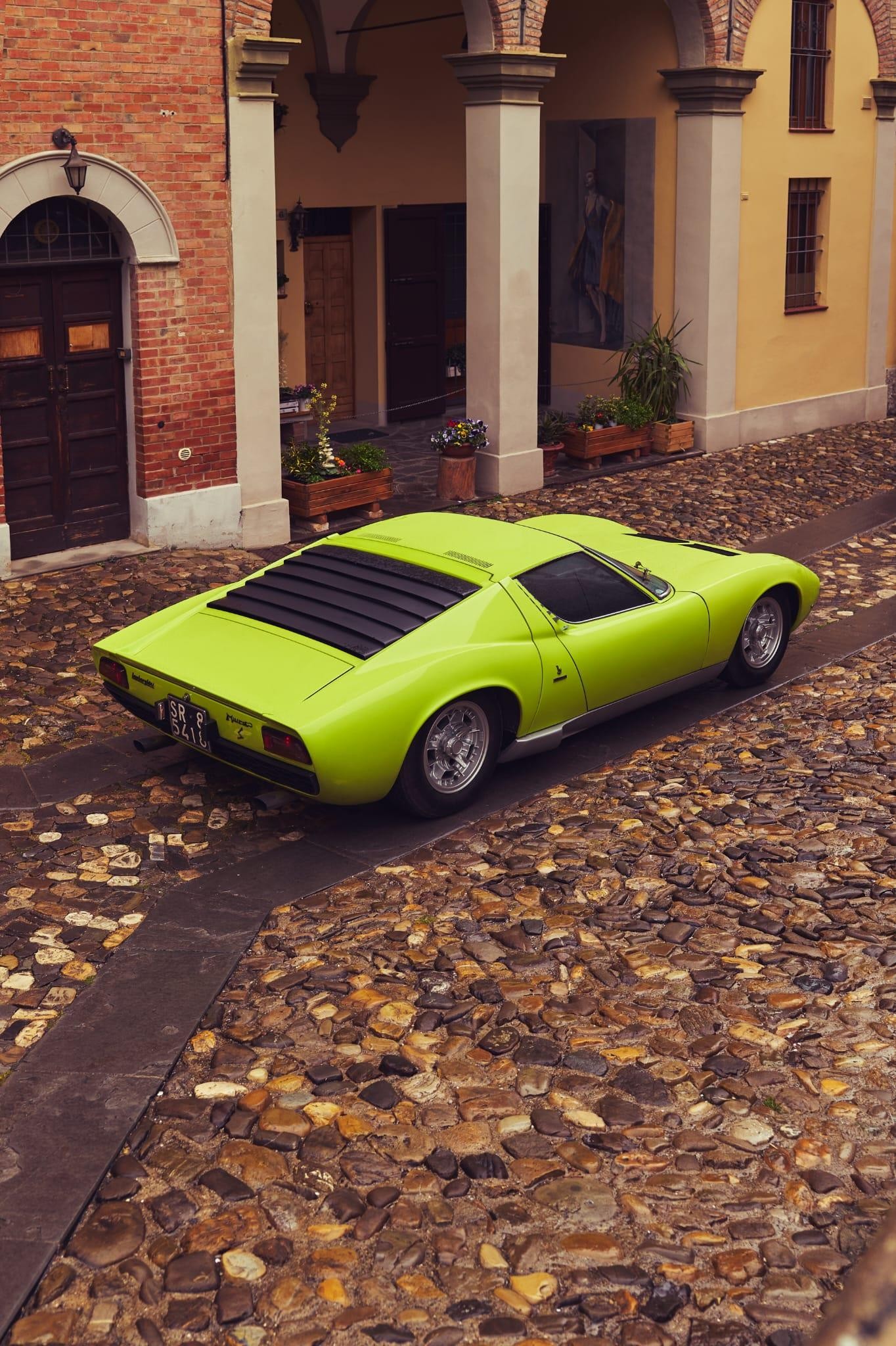 Màu sơn Lamborghini đặc biệt này được phát triển sau khi một người phụ nữ... cởi váy trong showroom Màu sơn Lamborghini đặc biệt