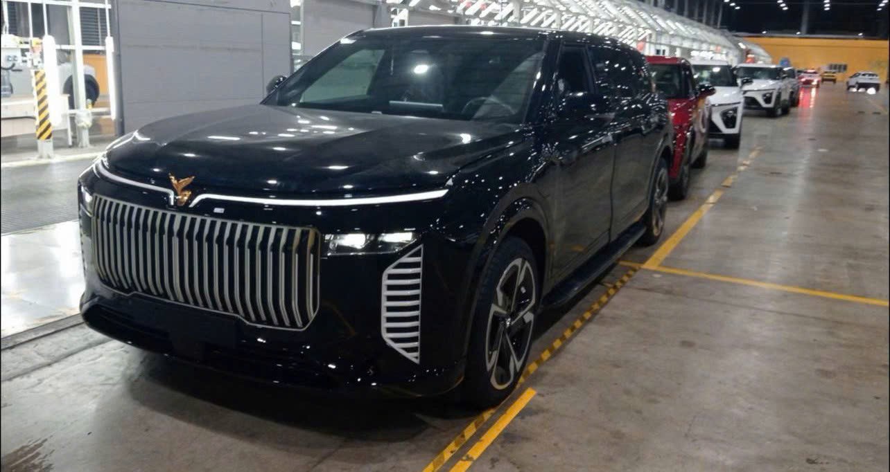 SUV mới giống VinFast VF 9 gây ‘lú’ vì logo đặt nổi giống Rolls-Royce SUV mới giống VinFast VF 9 gây ‘lú’ vì logo đặt nổi giống Rolls-Royce