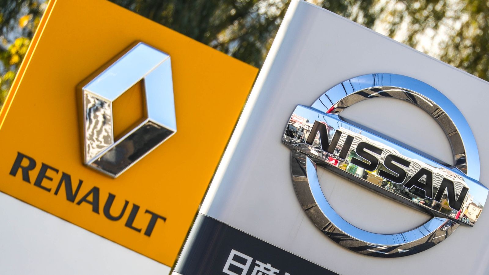 Nissan bán bớt cổ phần Renault, thu về 640 triệu USD để tái đầu tư xe mới Nissan bán bớt cổ phần Renault, thu về 640 triệu USD để tái đầu tư xe mới