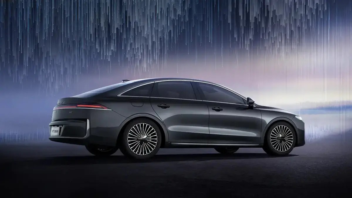 Roewe M7 DMH, xe bình dân phát triển bởi cựu Giám đốc thiết kế Rolls-Royce, hé lộ hình ảnh Roewe M7 DMH