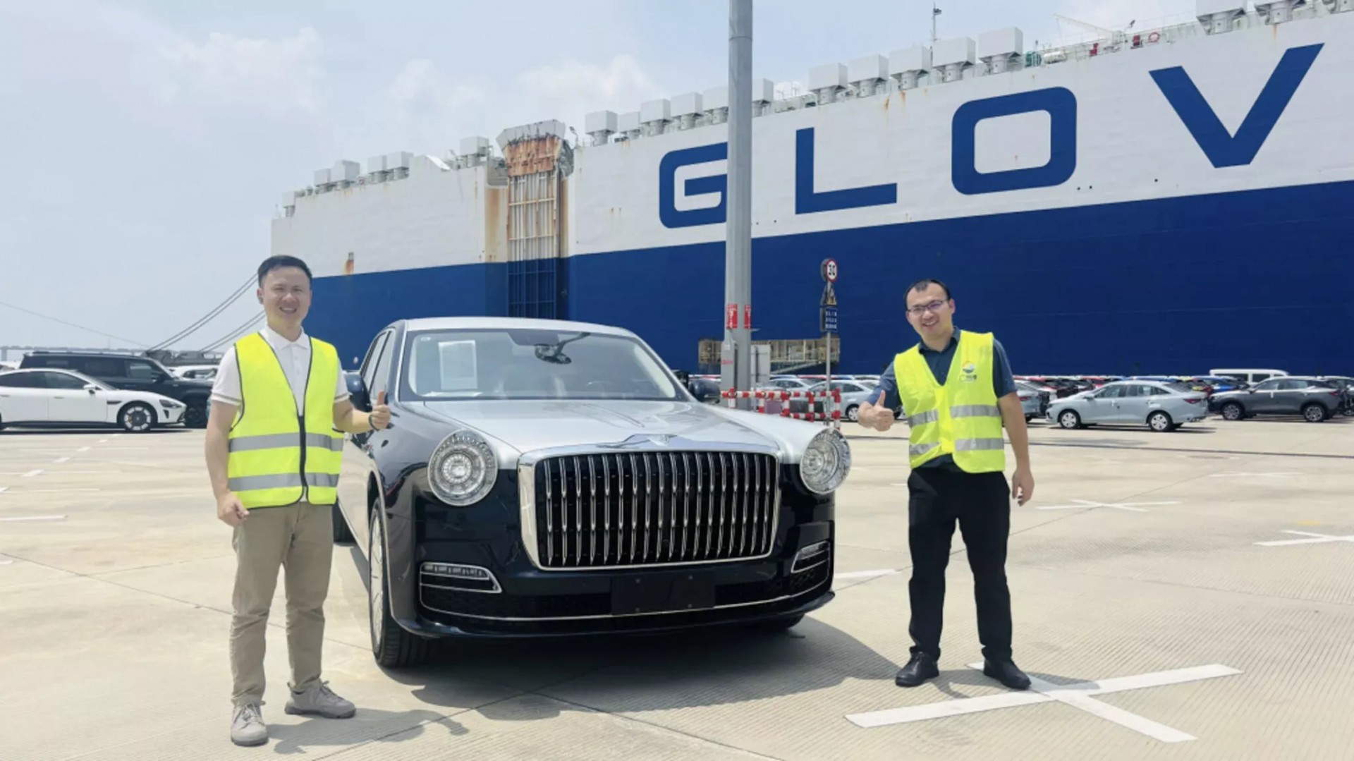 Chiếc xe Hồng Kỳ đặc biệt này vừa được xuất khẩu với giá kỷ lục gần 40 tỷ đồng Chiếc xe Hồng Kỳ đặc biệt