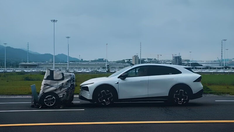 SUV điện Xpeng G7 chứng minh độ an toàn khi có thể phanh tự động ở tốc độ 130 km/h SUV điện Xpeng G7 có thể phanh tự động