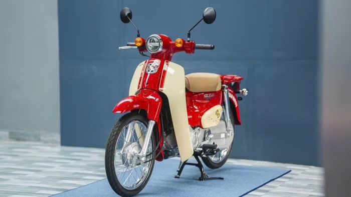 Honda Super Cub bản giới hạn được đưa về Việt Nam Honda Super Cub bản giới hạn về Việt Nam