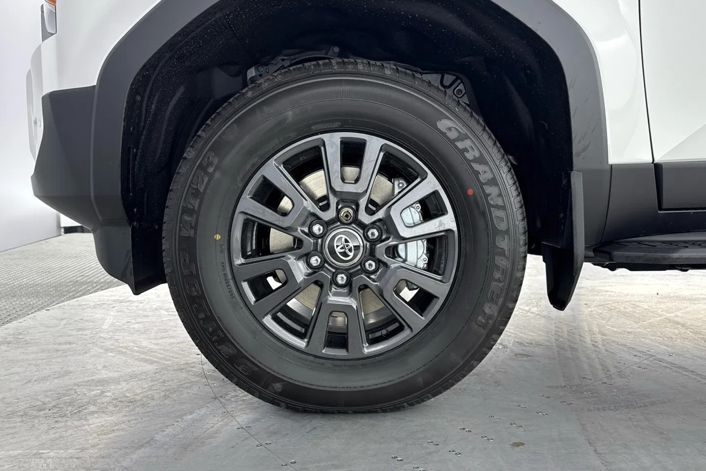 Toyota Land Cruiser ra mắt bản hai chỗ: Xe van thương mại đậm chất SUV off-road Toyota Land Cruiser ra mắt bản hai chỗ: Xe van thương mại đậm chất SUV off-road