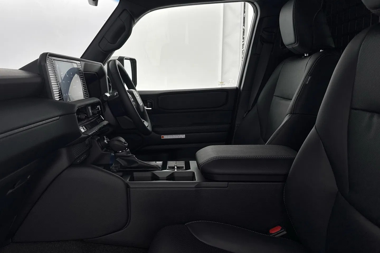 Toyota Land Cruiser ra mắt bản hai chỗ: Xe van thương mại đậm chất SUV off-road Toyota Land Cruiser ra mắt bản hai chỗ: Xe van thương mại đậm chất SUV off-road