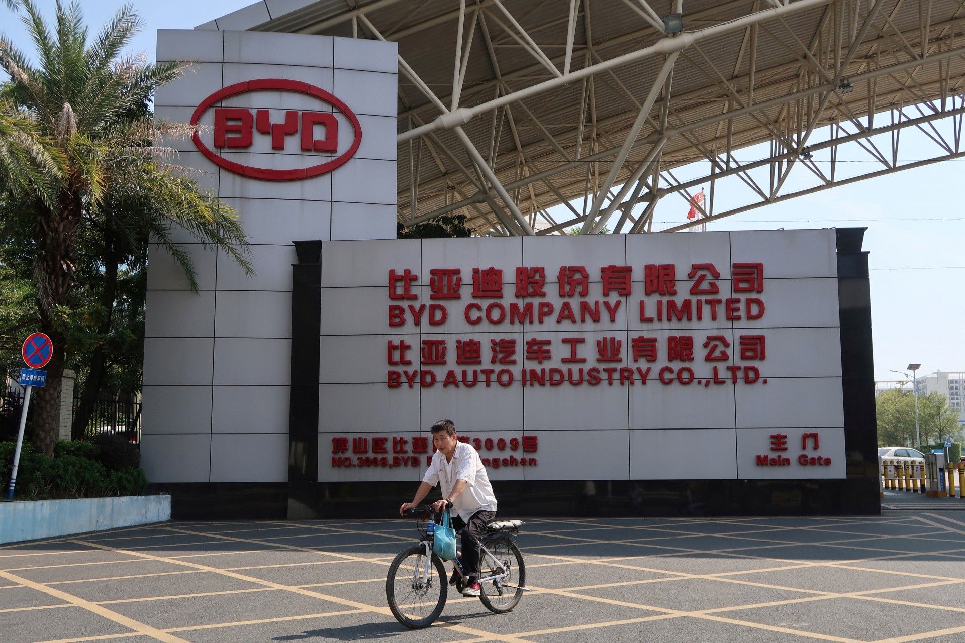BYD giảm tốc độ sản xuất