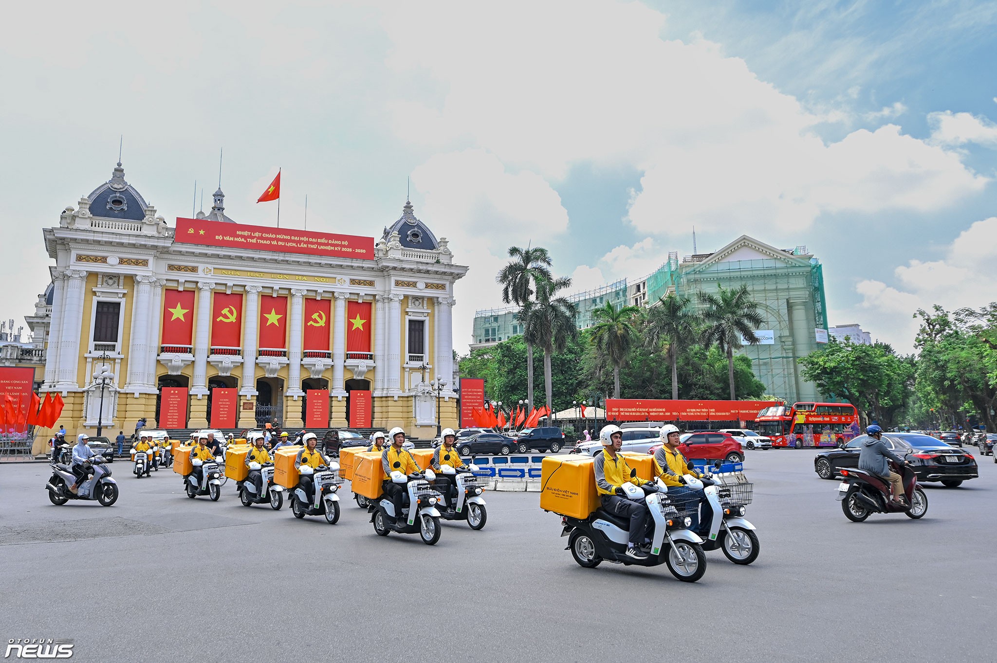 Honda Việt Nam bàn giao 205 xe máy điện Benly e: cho Bưu điện Việt Nam