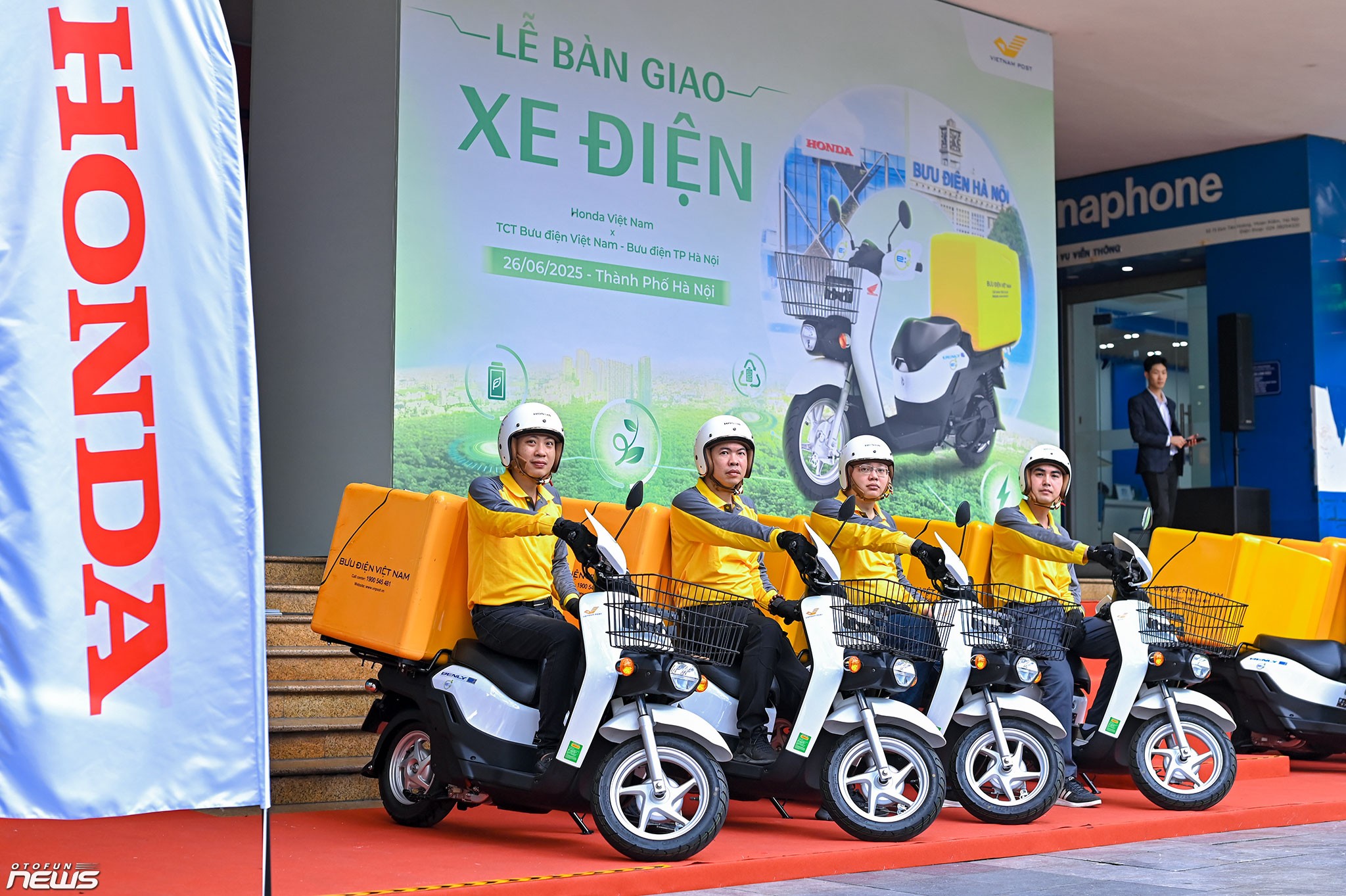 Honda Việt Nam bàn giao 205 xe máy điện Benly e: cho Bưu điện Việt Nam