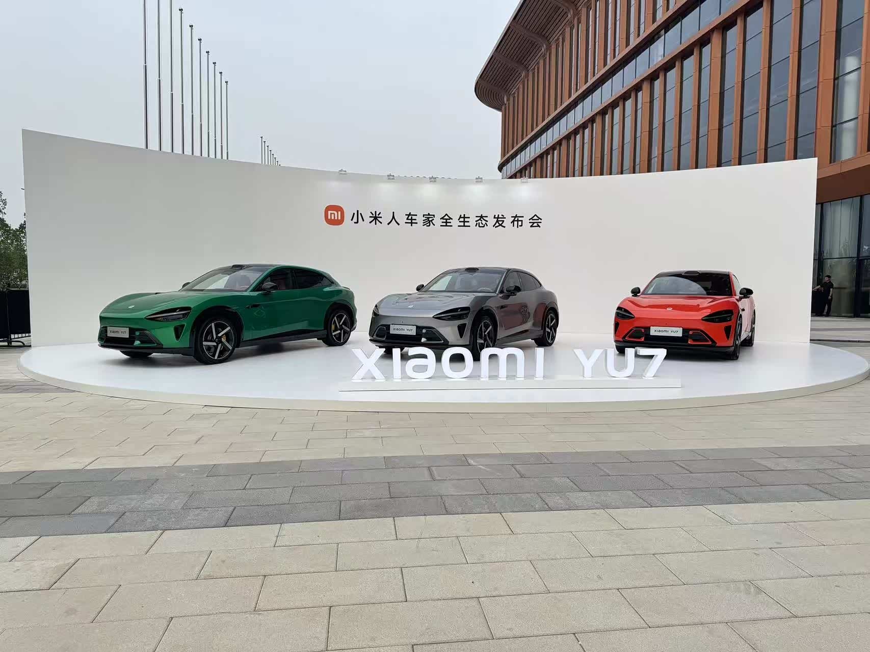 SUV Xiaomi YU7 có giá khởi điểm 922 triệu đồng, nhận 200.000 đơn đặt hàng chỉ sau 3 phút mở bán giá Xiaomi YU7